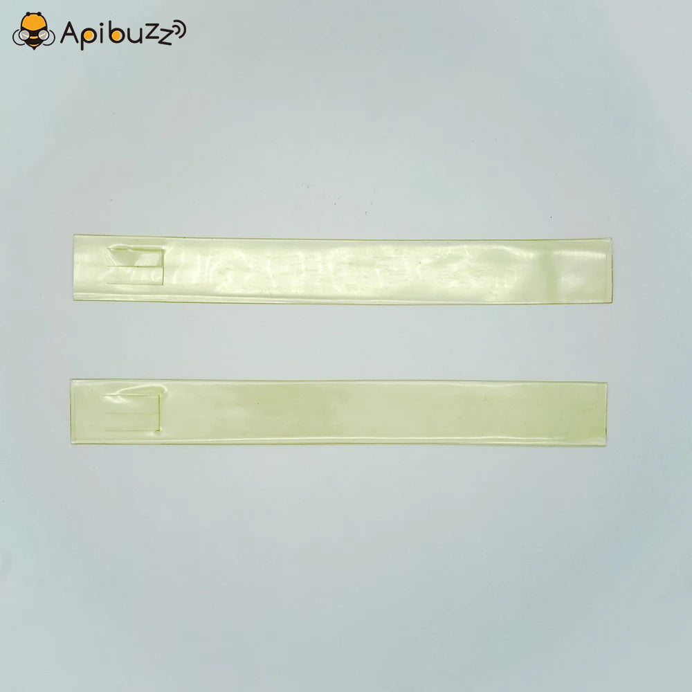 Opened box showing APIXPERT slow-release varroa strips for bees – easy-to-use beekeeping treatment